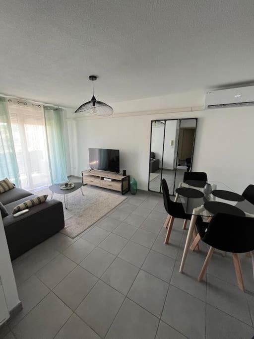 Joli appt 45 m2 avec terrasse Lägenhet Lunel  Exteriör bild